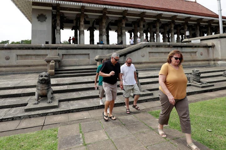 Full Day Private Custom Colombo City Tour From Negombo image