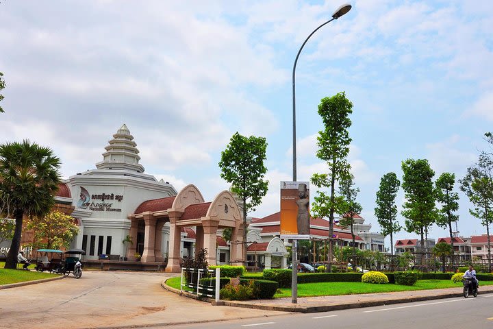 Angkor National Museum with transport image