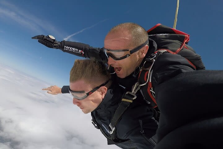 Private Skydiving Experience In Belgrade  image