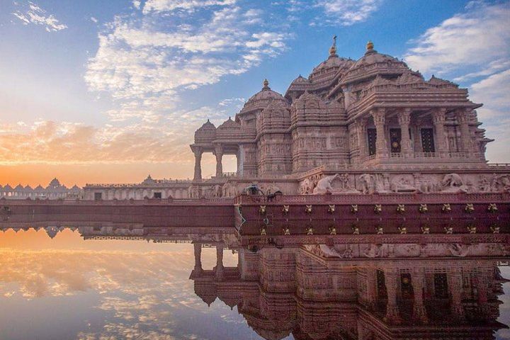 Small-Group Guided Tour to Akshardham Temple in New Delhi image