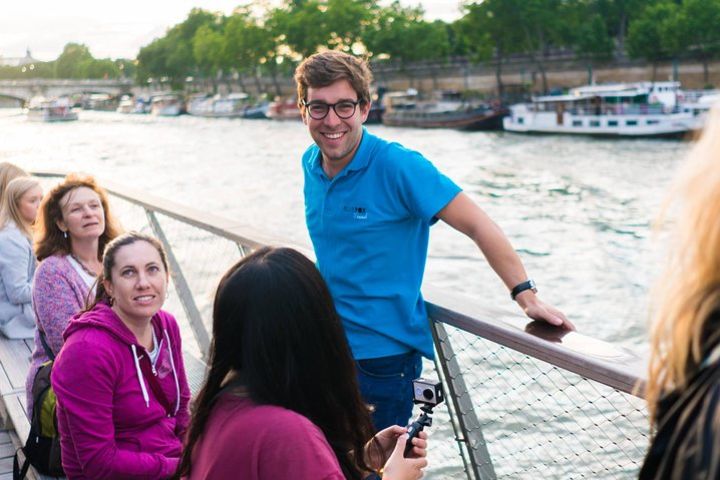 Paris Evening Bike Tour with 1-hour Seine River Cruise image