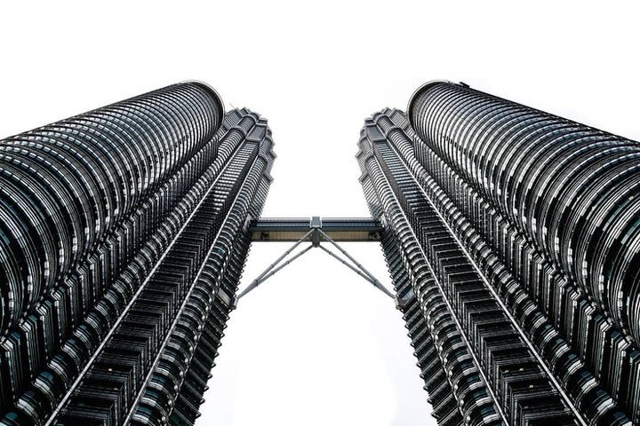 20 Attractions Kuala Lumpur City Tour Include Petronas Twin Tower Tickets image