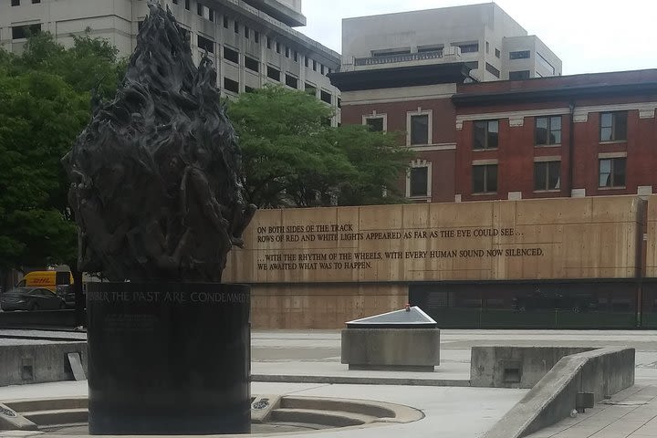 Baltimore Monuments Walking Tour image