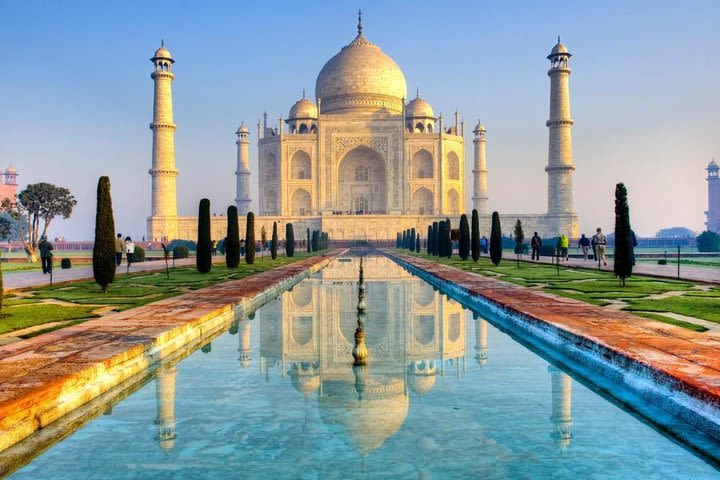 Private Taj Mahal Guided Tour Including Lunch and Monument Entry Fee image