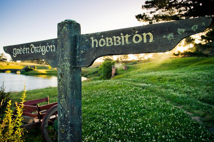 Auckland to Waitomo Caves and Hobbiton Movie Set Private Tour image