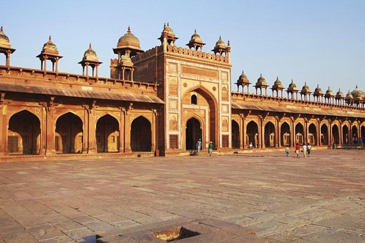 Taj Mahal at Sunrise and Agra Day - Tour from Delhi image