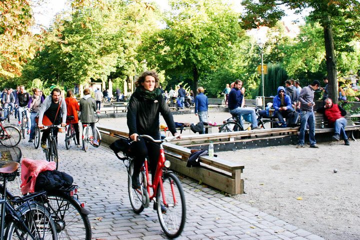 3-Hour Alternative Berlin Bike Tour: Vibes of Berlin image