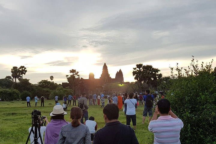 2-Day Join Tour - Sunrise Angkor Wat and Banteay Srei, Small Group image