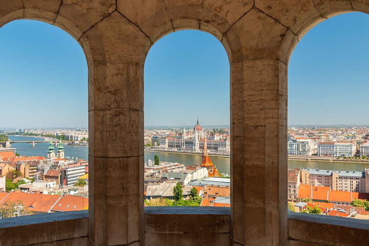 Live virtual walking tour in the Buda Castle quarter  image