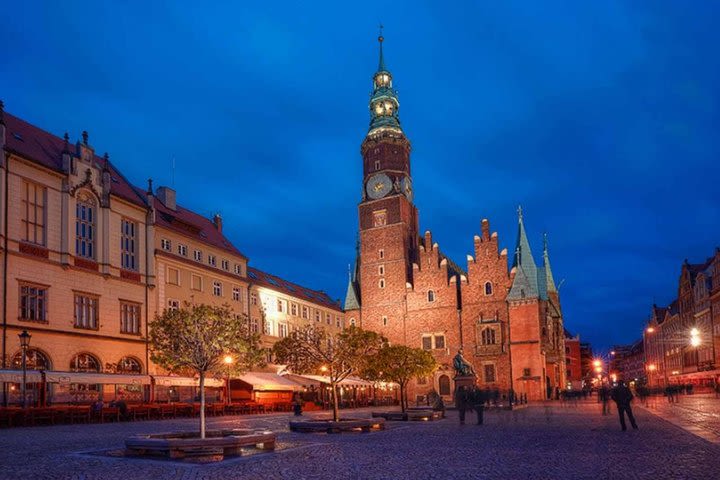 Wroclaw city tour at night, 2 hours (group 1-15 people) image