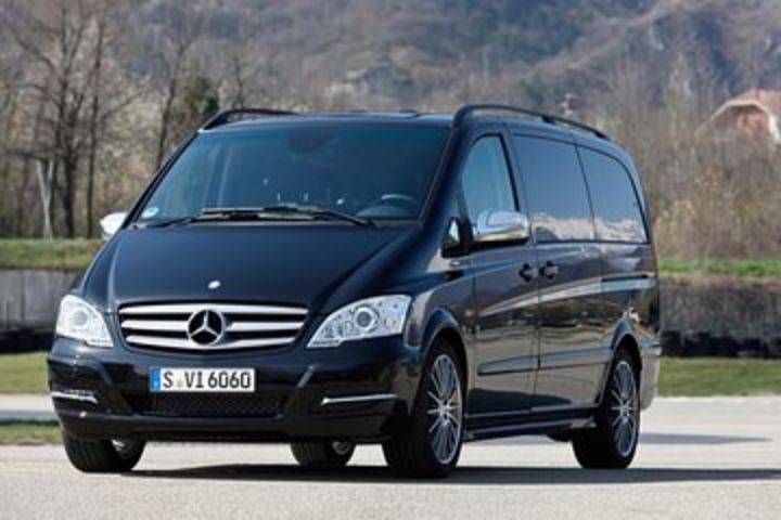 Private Airport Arrival Transfer: London Heathrow to Central London  image