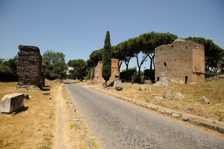 Rome Underground: VIP Transfer to the Catacombs + Guided Tour image