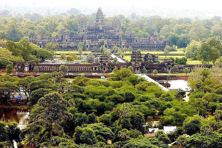 2-Day Angkor Wat & Banteay Srei Tour with Private Transportation and Tour guide image