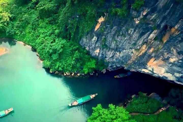 Kayaking 4500m Phong Nha cave image