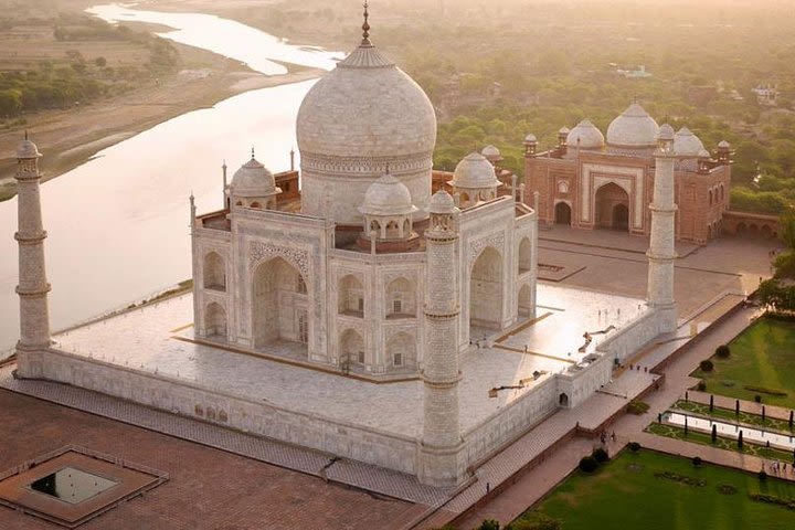 Taj Mahal Tour By Gatimaan Express Train image