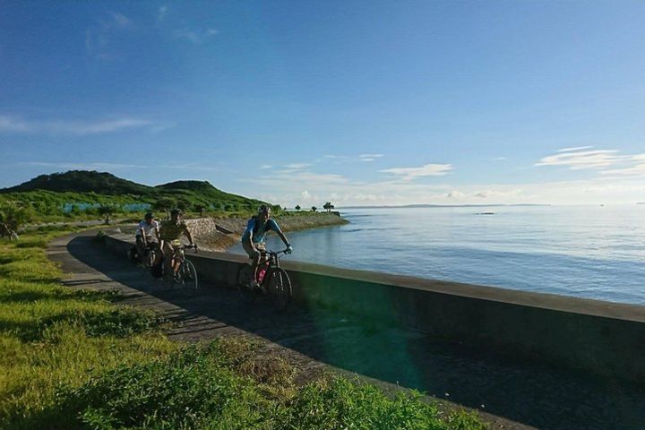 Okinawa cycling tour 1 round southern course overlooking the sea image