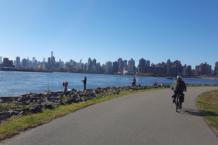 Private New York City Sightseeing Bike Tour - Up to 6 People image