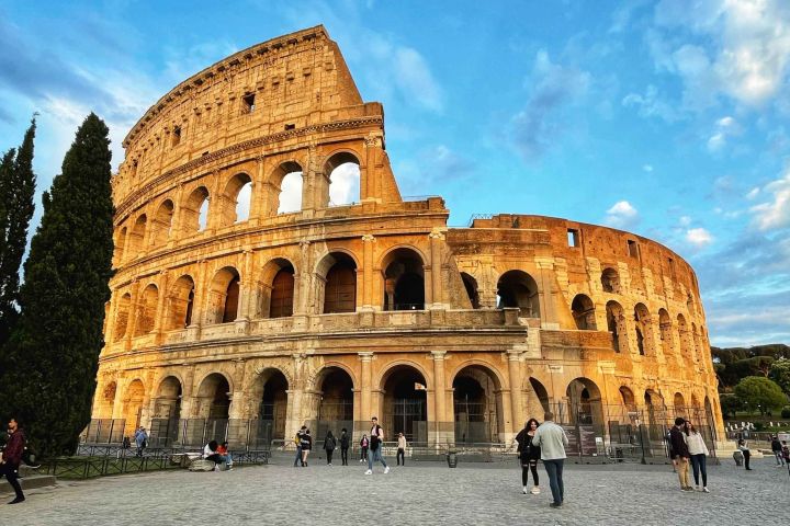 Rome: Private Colosseum, Roman Forum, and Palatine Hill Tour image