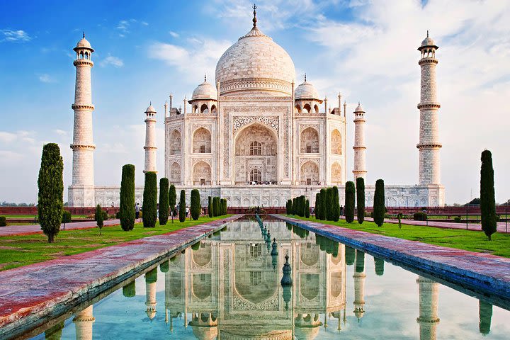 Taj Mahal Tour by Gatimaan Train/Rail All Inclusive image