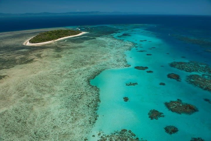 40-Minute Great Barrier Reef Scenic Flight from Cairns image