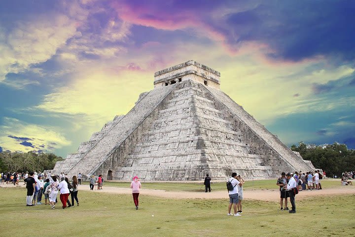 Chichen Itzá Tour in 1 Full Day, Cenote, Valladolid and Luch included! image