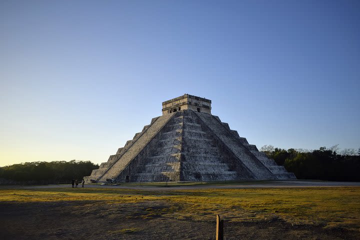 Chichen-itza & Cenote Private Tour image