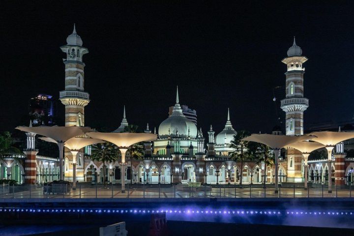 The Charms of Kuala Lumpur at Night: Private Kickstart Tour with a Local image