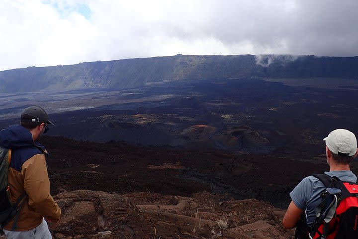 Ascension du Piton de la Fournaise avec un spécialiste du volcan image