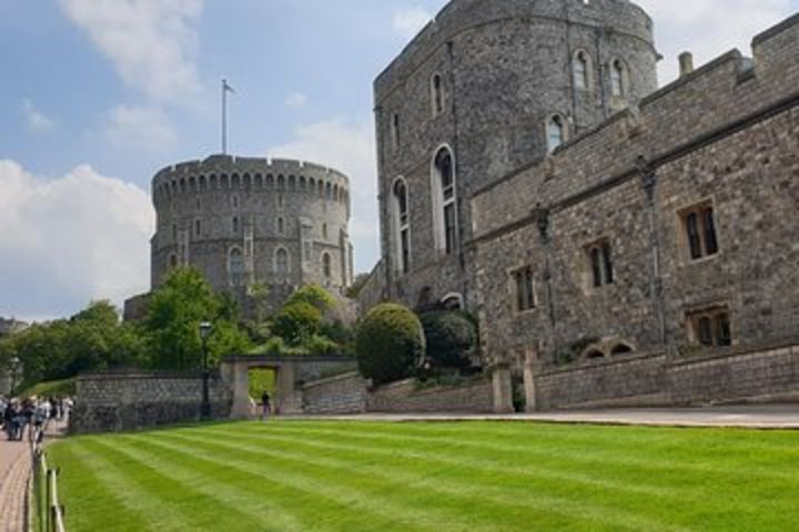 Private guided tour Windsor castle Stonehenge  image