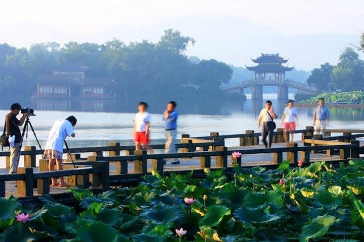 Hangzhou Private Customized Day Tour from Wuxi by Bullet Train  image