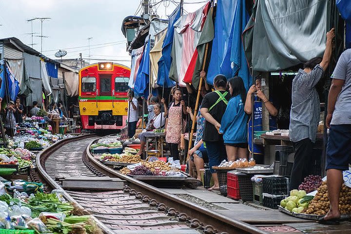 Risky Market & Damnoen Saduak Floating Market - Private Tour image