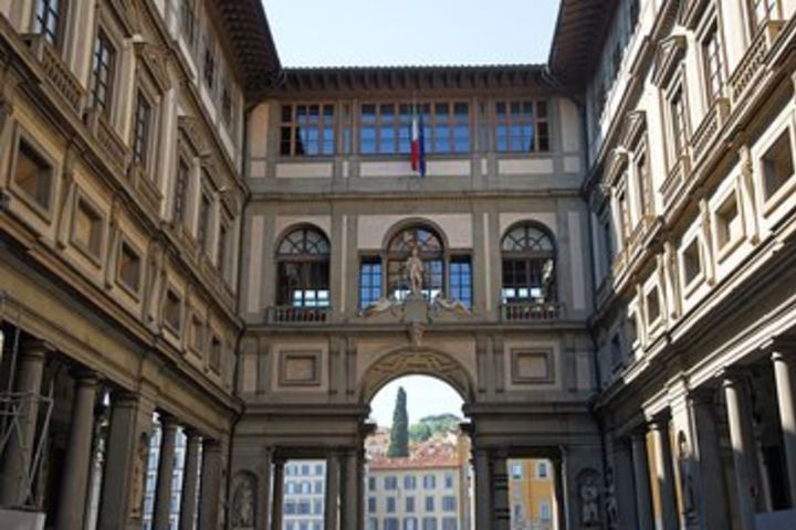 Skip the Line: Florence Uffizi Gallery Small Group Tour image