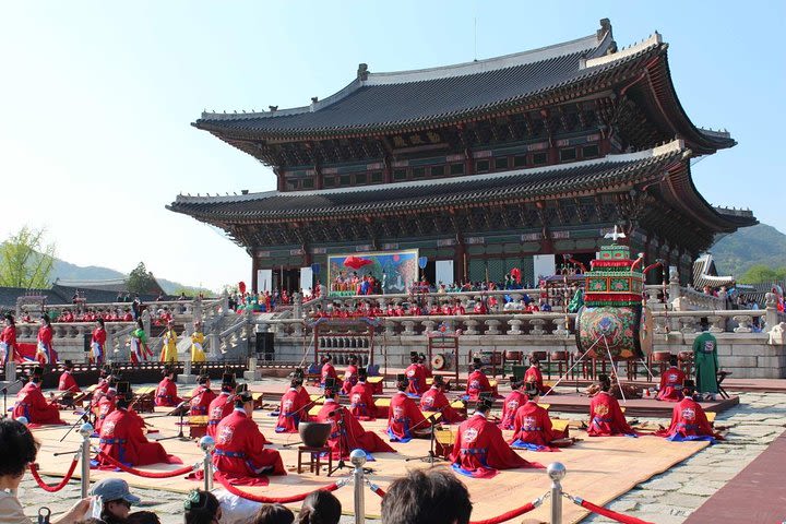 Small-Group Seoul Morning Royal Palaces Tour image