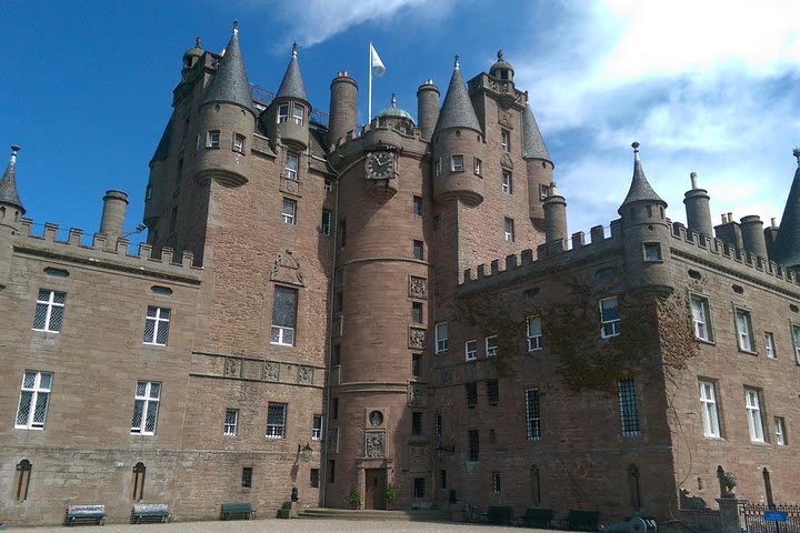 Glamis Castle and Bonnie Dundee Tour from Dundee image