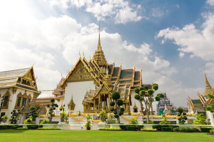 Bangkok Cultural Highlight: 3 Temple visits with Thai Cabaret Show image