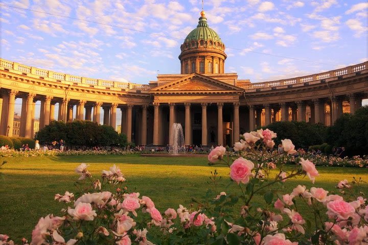 Walking and metro Tour by Saint-Petersburg  image