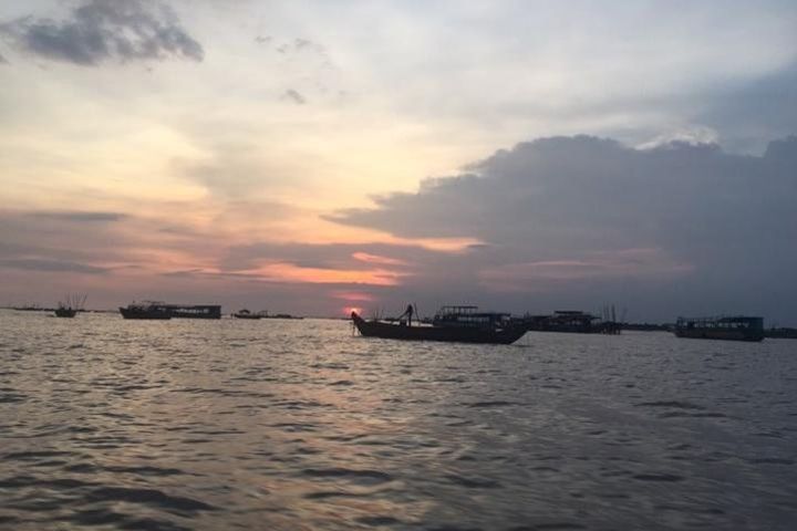 Floating Village Shared Tour (Kompong Pluk) sun set  image