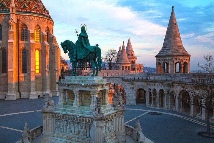 Buda Castle Tour image