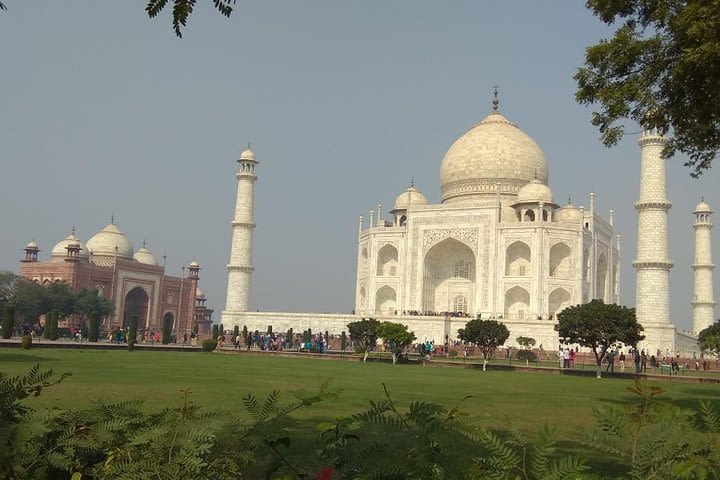 Full-Day Agra City Tour visit Taj Mahal, Agra Fort, Fatehpur Sikri and Shopping image