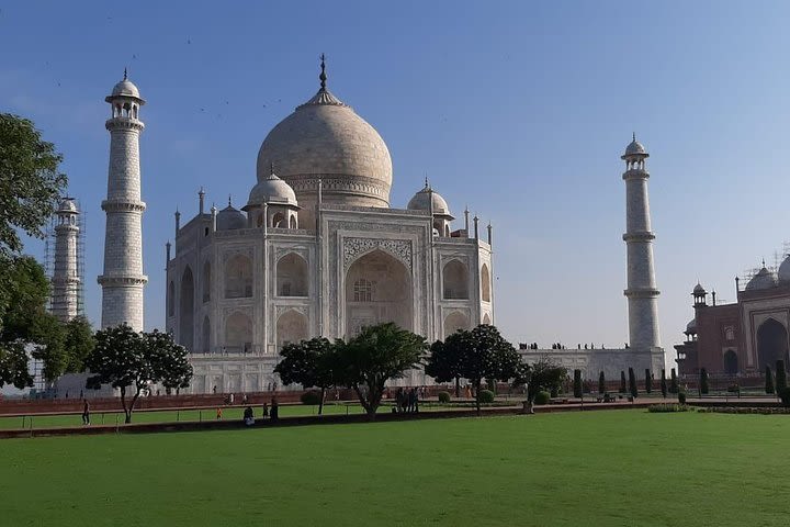 Same Day Tour of Agra by AC sedan Car image