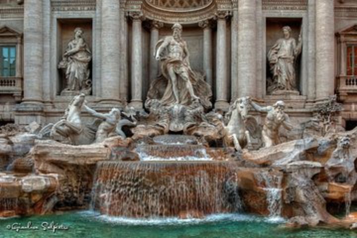 Private tour sightseeing of the famous squares of Rome + Gelato with transfer image