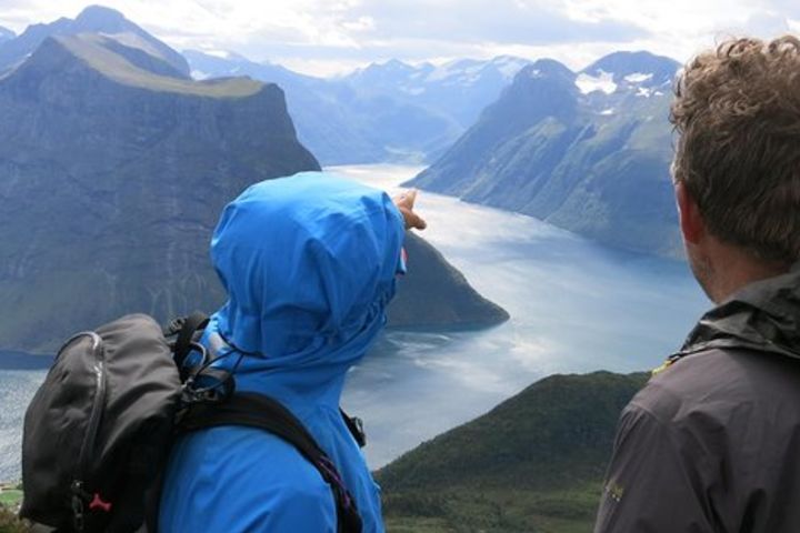 Hiking to Mount Saksa from Urke image