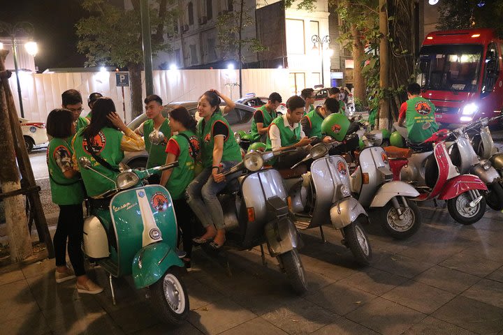 Hoi An Vespa By Night Food Tour  image