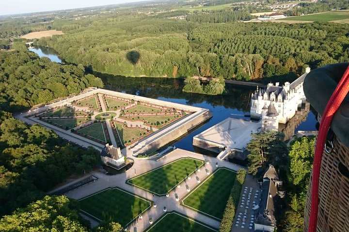 Hot-Air Balloon Ride over the Loire Valley, from Amboise & Chenonceau image