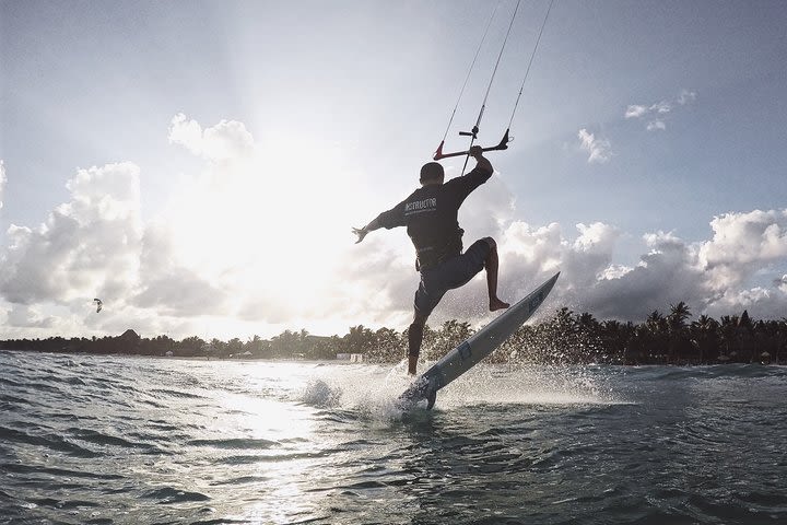 Strapless Kitesurf Lessons in Tulum image