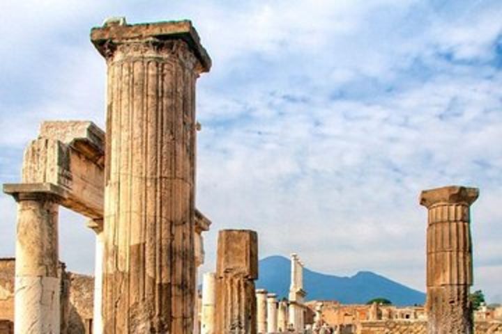 From Amalfi Coast: Pompeii max8 all inclusive(Guide,Transfer,Ticket)Skip TheLine image