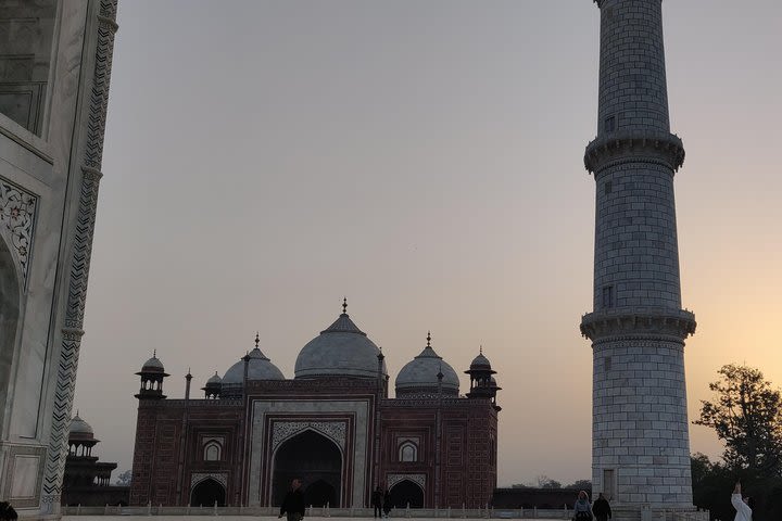 Sunrise Taj Mahal Tour with Agra Fort-skip the line-From Agra image