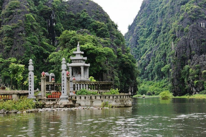 Perfume Pagoda Day Trip Group Tour image