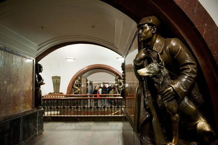 Moscow underground palaces: metro tour image