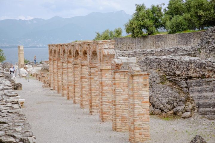 Grotte di Catullo Archaeological Tour image